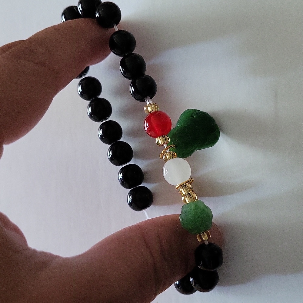 Buda✨️Green and Black Onyx Bracelet with Jade Buda Charm - Picture 3 of 3